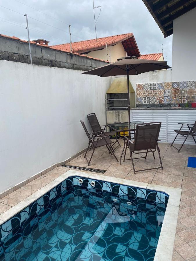 Casa Com Piscina E Churrasqueira - Lindissima!